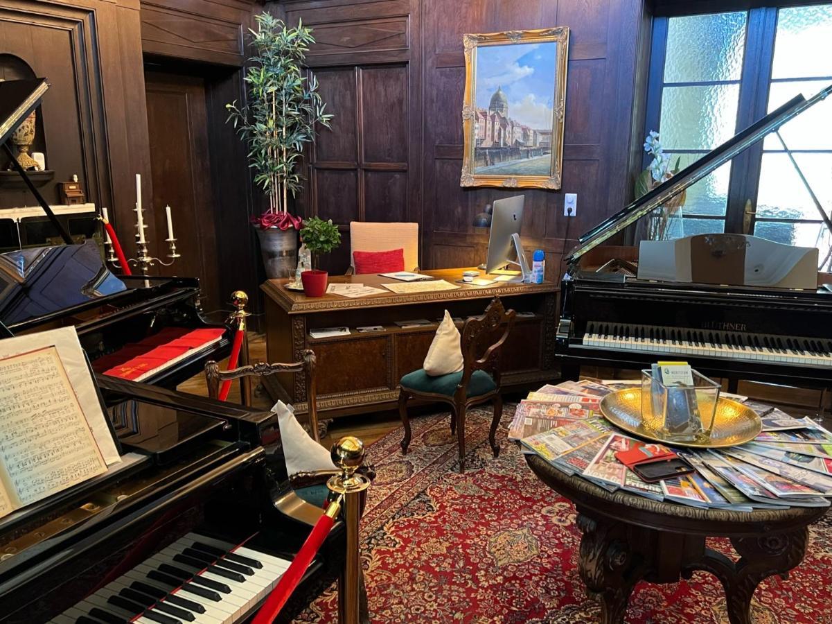 Schloss Grabow, Resting Place & A Luxury Piano Collection Resort, Prignitz Brandenburg Bagian luar foto